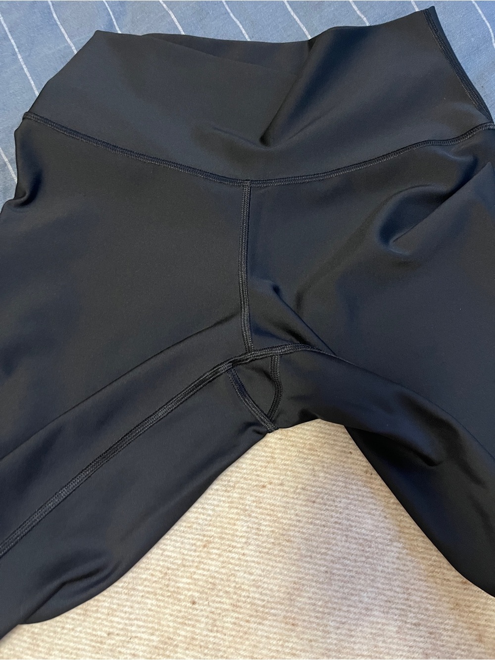 ALO Yoga Black High-Rise Performance Leggings - Picture 3 of 3